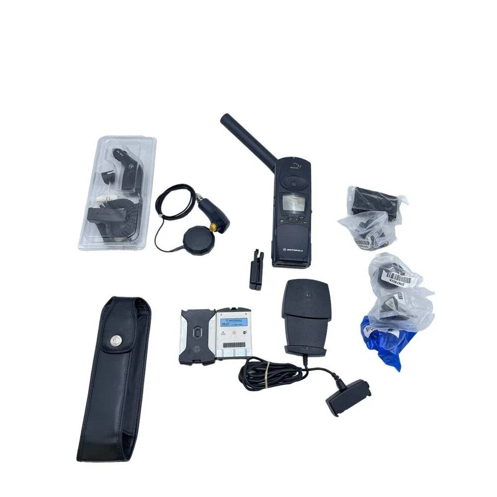 Motorola 9500 Satellite Phone Iridium Network, 2 Batteries, Accessories In Box